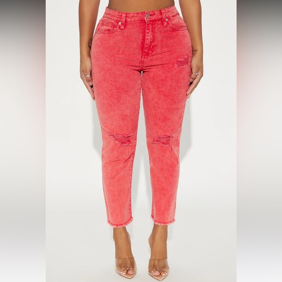 Stay In The Moment Distressed Cropped Stretch Mom Jean| Color Red| NEW/NWT!!♥️♥️ - Picture 2 of 5